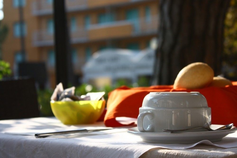Hotel Meublè Zenith Lignano Sabbiadoro Exterior foto
