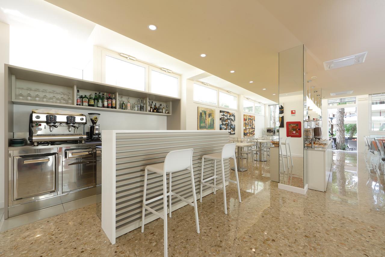 Hotel Meublè Zenith Lignano Sabbiadoro Exterior foto