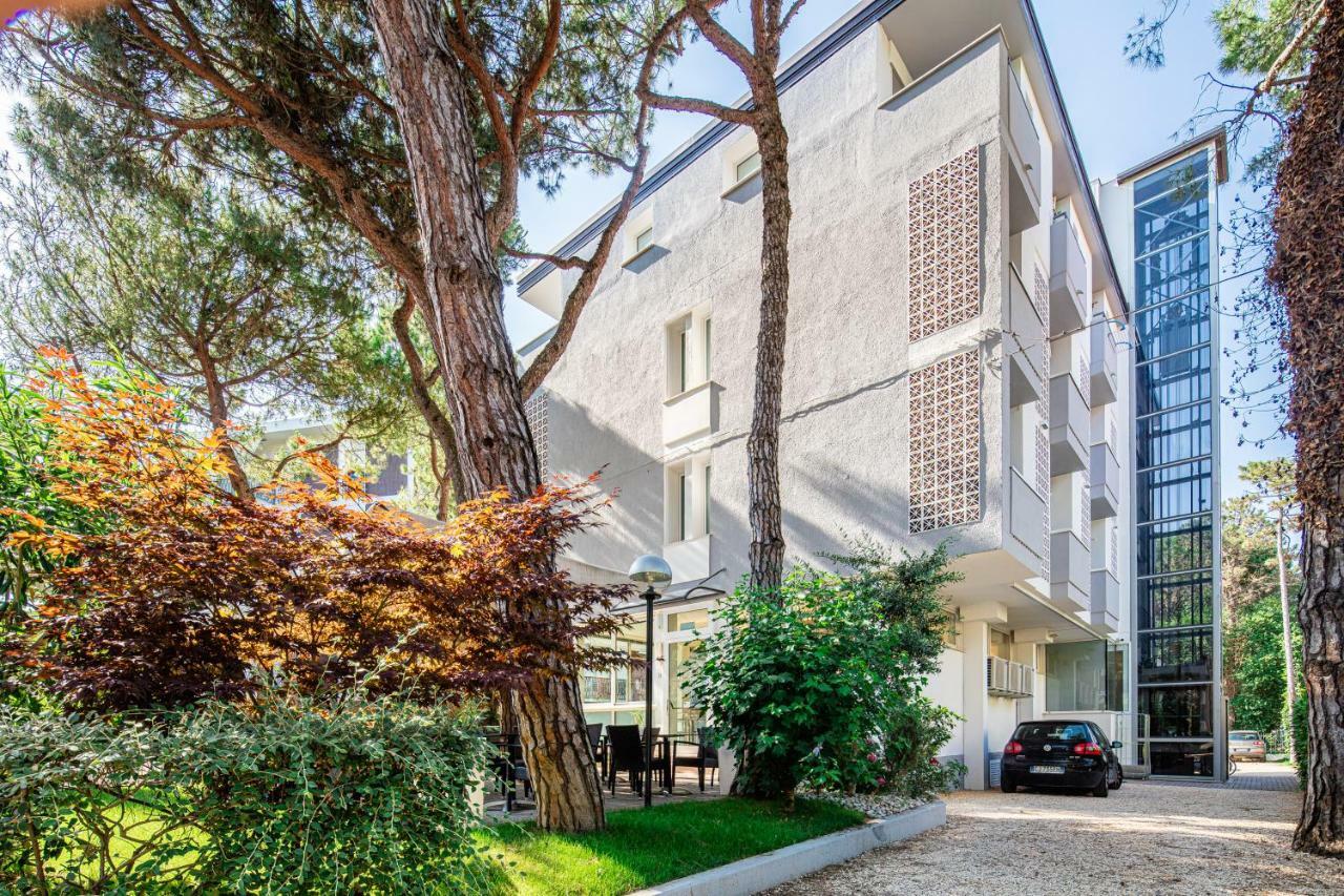 Hotel Meublè Zenith Lignano Sabbiadoro Exterior foto