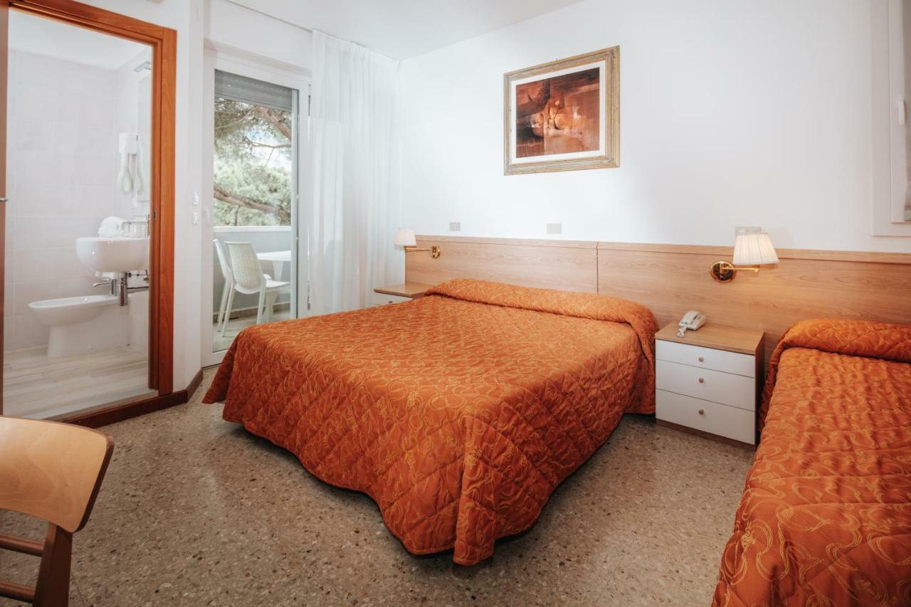 Hotel Meublè Zenith Lignano Sabbiadoro Exterior foto